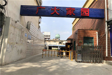 精装修，带车位和附房，河畔花城3室2厅1卫118㎡可改名