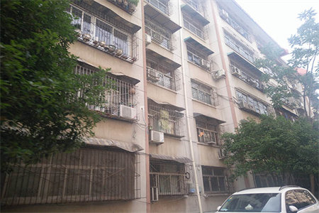 大安区山水名苑5室2厅2卫42万131m2出售